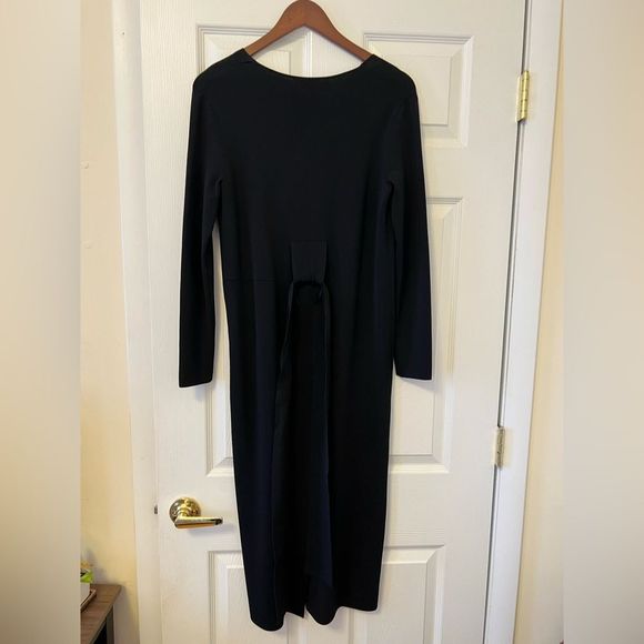 COS black v-neck knit dress - Picture 4 of 12